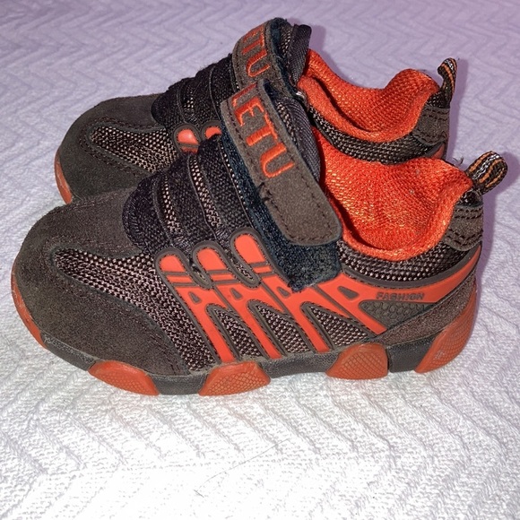 5/$20 Fletu size 7 boys brown orange sneaker - Picture 3 of 8